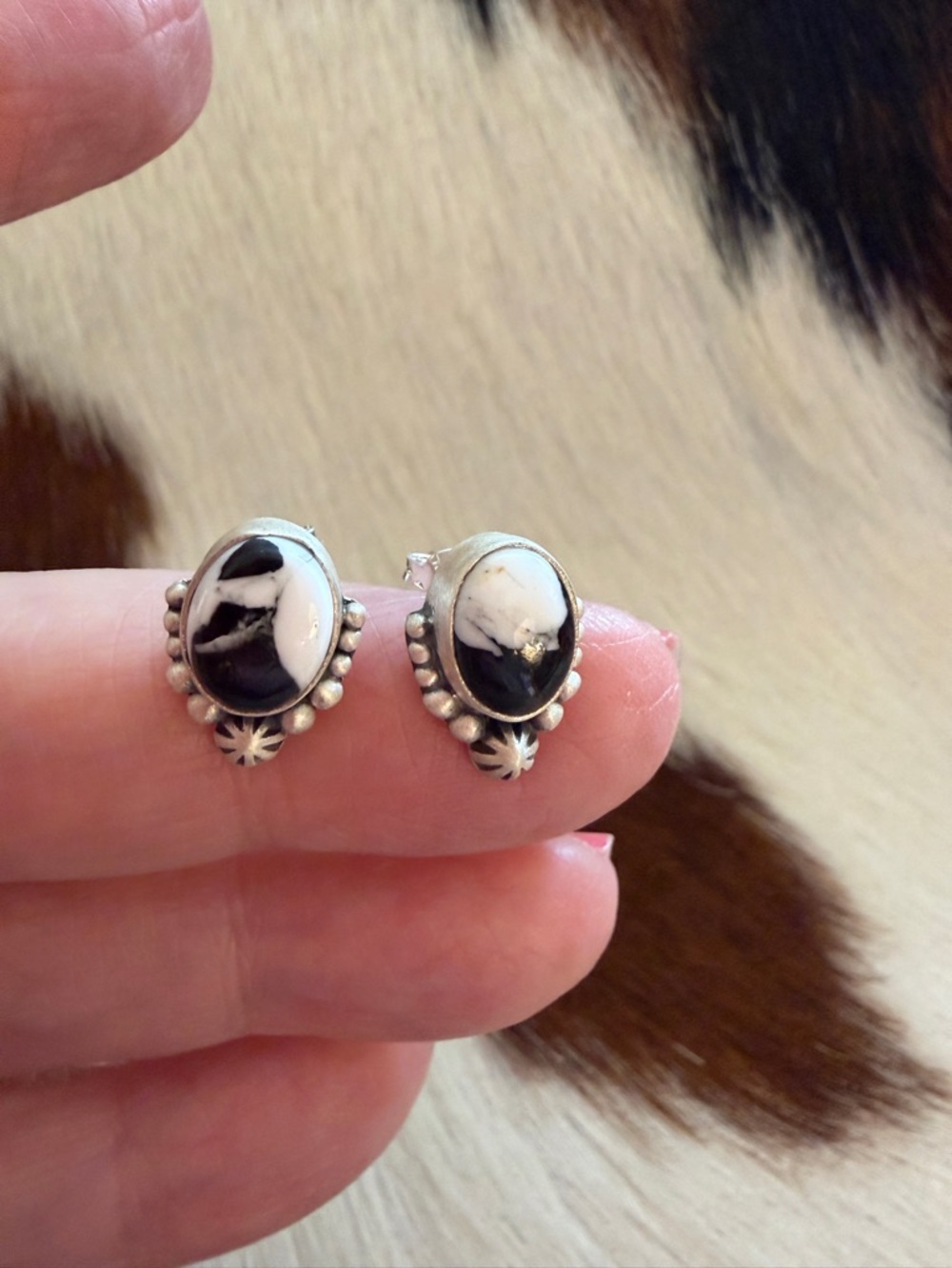 ❤️ White Buffalo Round Stud Earrings Matte Sterling 925 Navajo Style Southwest - Picture 6 of 11
